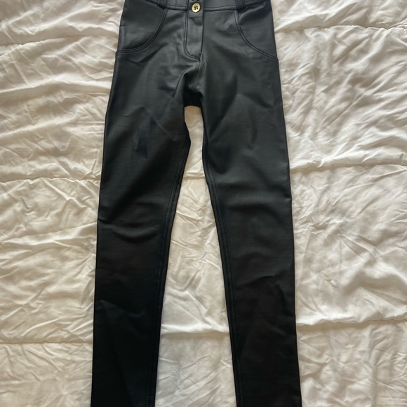 Freddy Black faux leather Pants - Picture 9 of 9